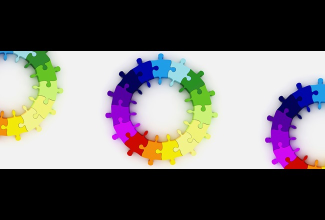 Bunte Puzzleteile, die mehrere Kreise bilden.